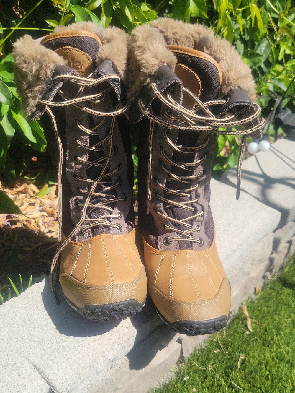 Pajar Canada Winter Snowboots Genevieve      Honey And Dark Brown Sz 9.5